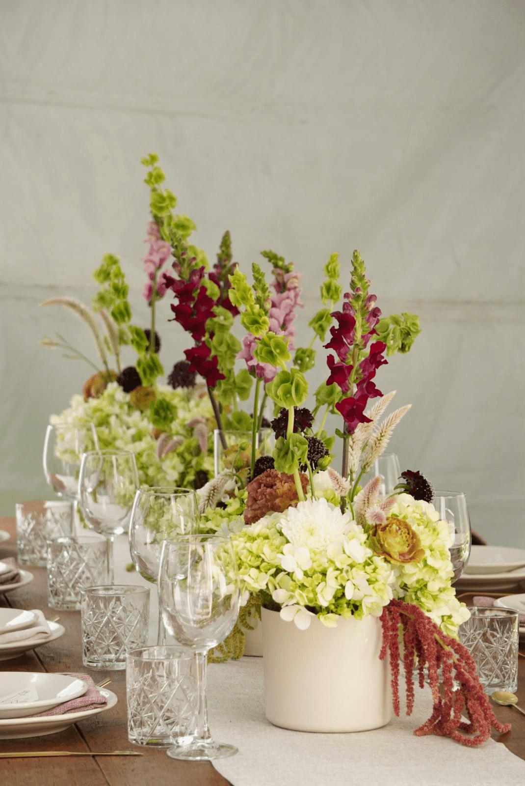 Detalle floral de la mesa de cumpleaños de Anis